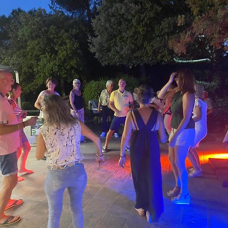 Les Arbousiers Village Hotel Provencal La Roquebrussanne Екстер'єр фото