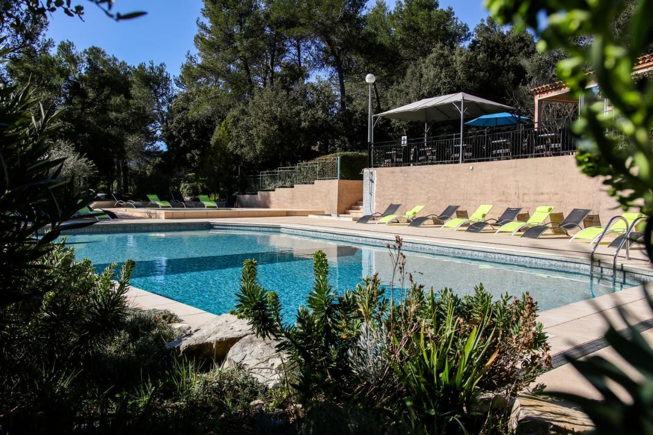 Les Arbousiers Village Hotel Provencal La Roquebrussanne Екстер'єр фото