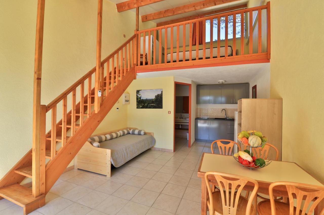 Les Arbousiers Village Hotel Provencal La Roquebrussanne Екстер'єр фото