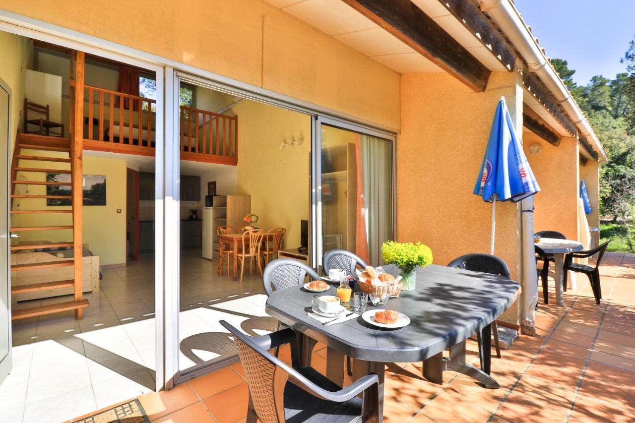 Les Arbousiers Village Hotel Provencal La Roquebrussanne Екстер'єр фото