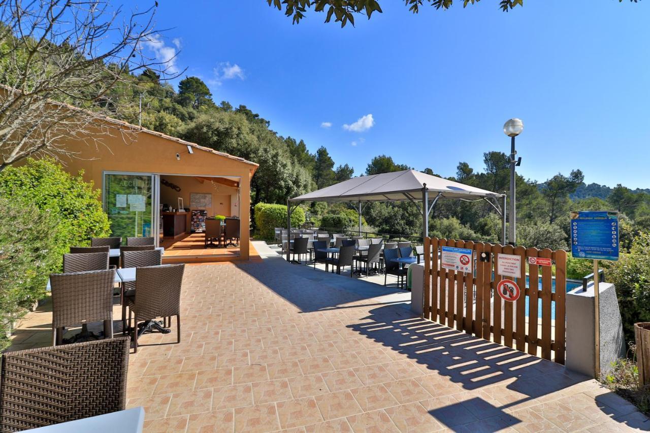 Les Arbousiers Village Hotel Provencal La Roquebrussanne Екстер'єр фото