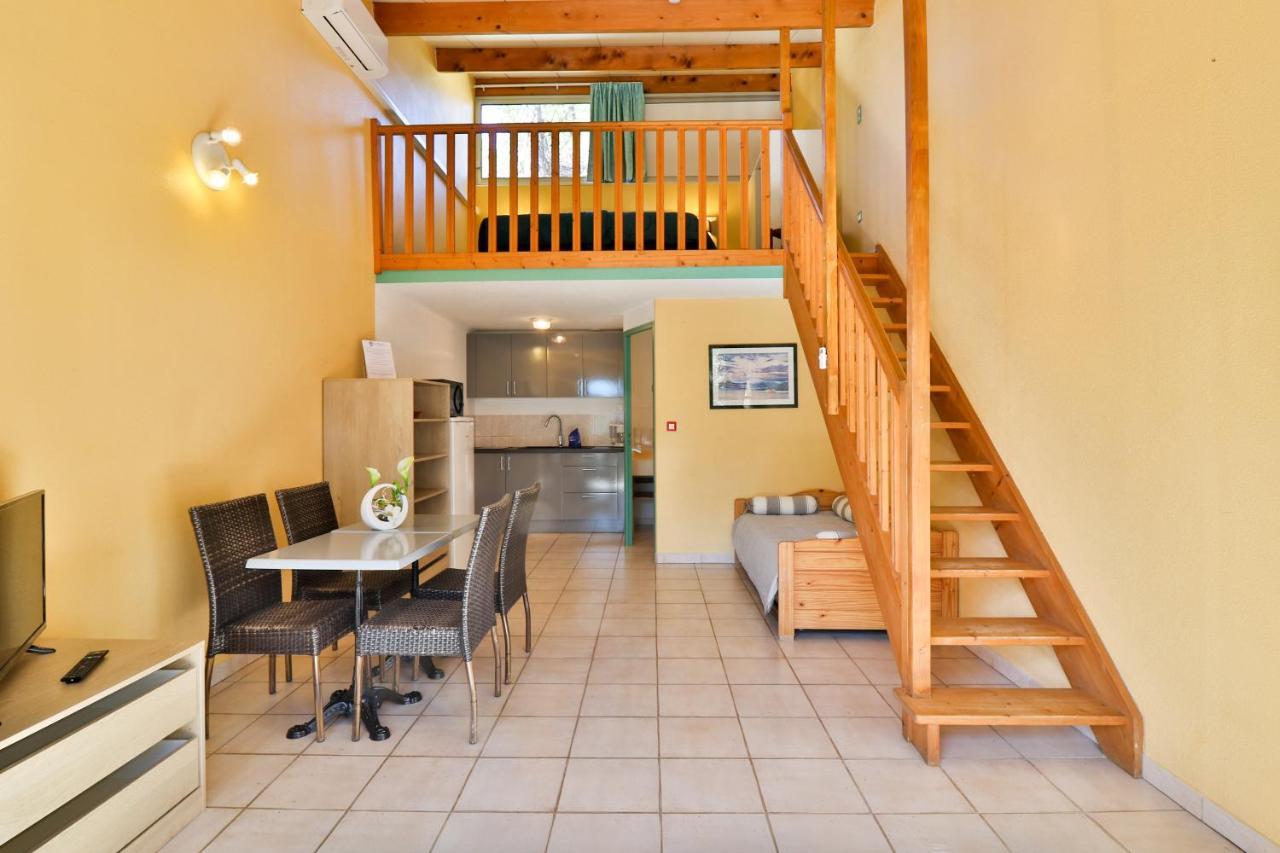 Les Arbousiers Village Hotel Provencal La Roquebrussanne Екстер'єр фото