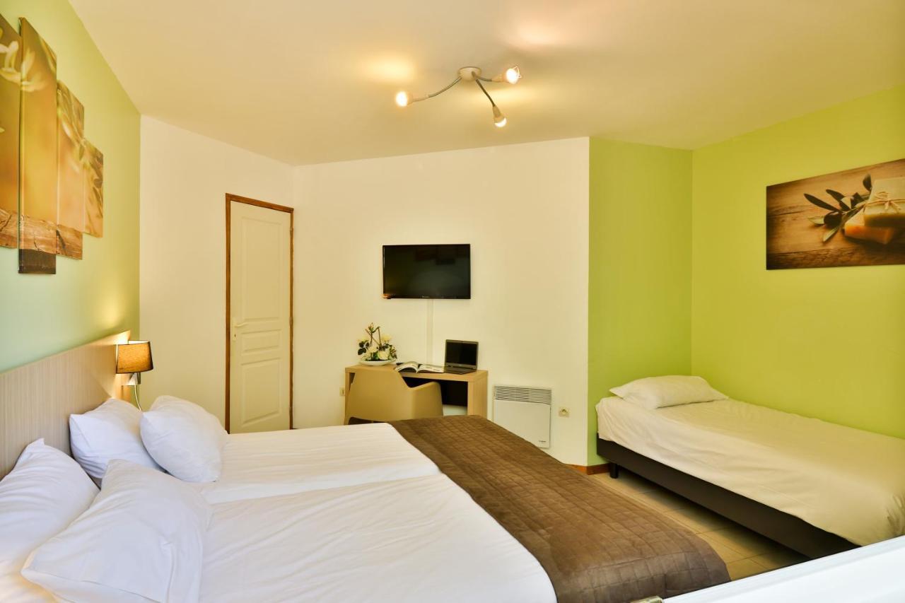 Les Arbousiers Village Hotel Provencal La Roquebrussanne Екстер'єр фото