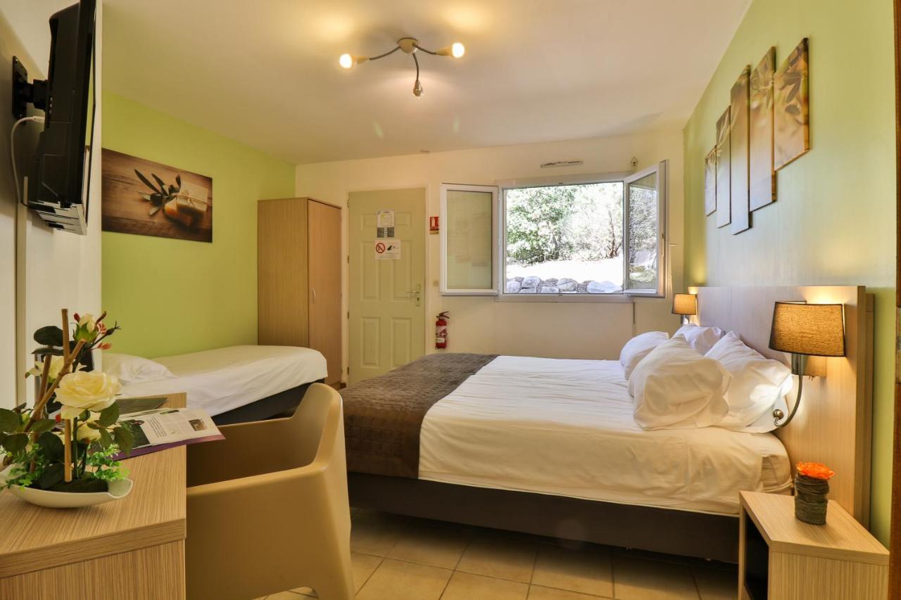 Les Arbousiers Village Hotel Provencal La Roquebrussanne Екстер'єр фото