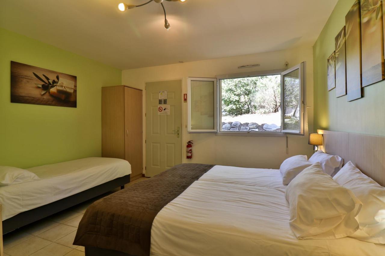 Les Arbousiers Village Hotel Provencal La Roquebrussanne Екстер'єр фото