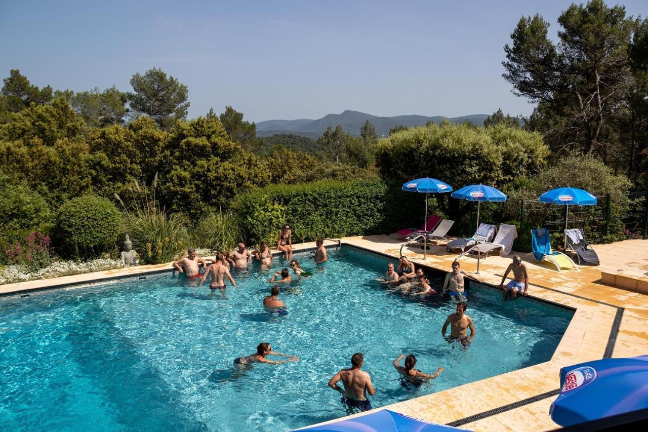 Les Arbousiers Village Hotel Provencal La Roquebrussanne Екстер'єр фото