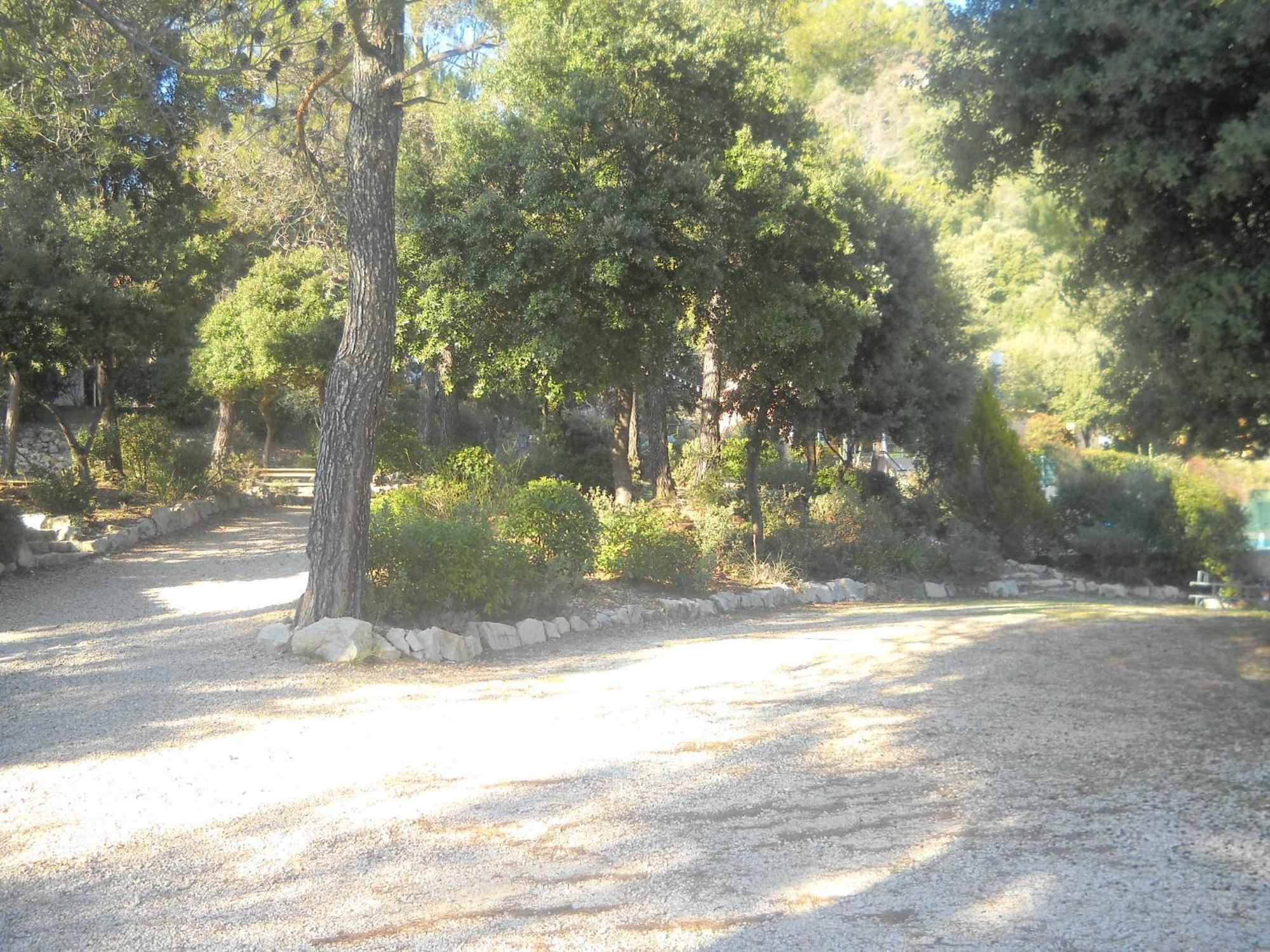 Les Arbousiers Village Hotel Provencal La Roquebrussanne Екстер'єр фото