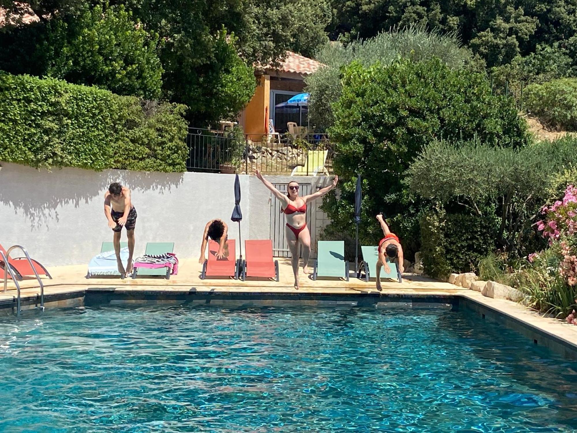 Les Arbousiers Village Hotel Provencal La Roquebrussanne Екстер'єр фото