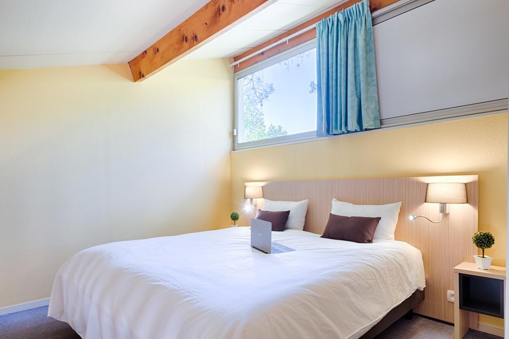 Les Arbousiers Village Hotel Provencal La Roquebrussanne Екстер'єр фото